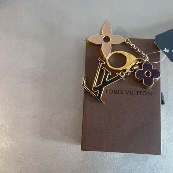 Louis Vuitton Fleur de Monogram Dore Bag Charm - Picture 2 of 3